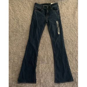 American Eagle size 25(short) jeans. High-rise Artist flare, super stretch.